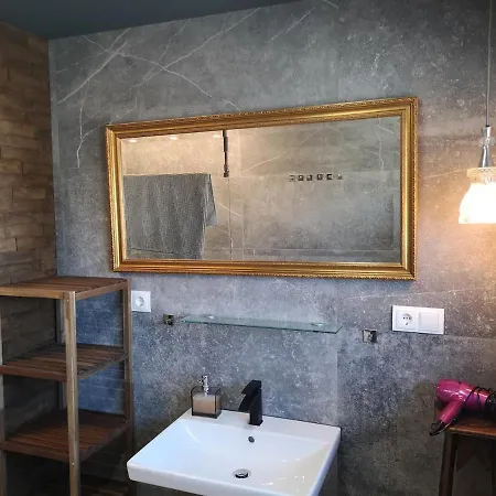 Waldoase Im Nationalpark Eifel Fuer 4 Personen Und Max 2 Hunde アパート シュライデン