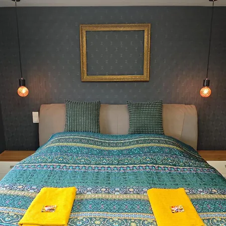 Waldoase Im Nationalpark Eifel Für 4 Personen Und Max 2 Hunde Schleiden